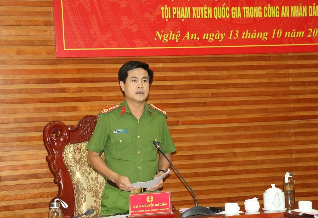 Đồng chí Đại tá Nguyễn Đức Hải - Phó Giám đốc Công an tỉnh trình bày tham luận tại điểm cầu Công an tỉnh Nghệ An