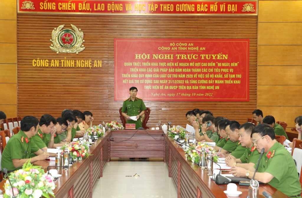 Tại Hội nghị, đồng chí Đại tá Cao Minh Huyền, Phó Giám đốc Công an tỉnh nhấn mạnh việc mở đợt cao điểm “90 ngày, đêm” là rất cần thiết nhằm chuẩn bị và đáp ứng kịp thời yêu cầu công tác cho năm 2023 và các năm tiếp theo của Đề án 06