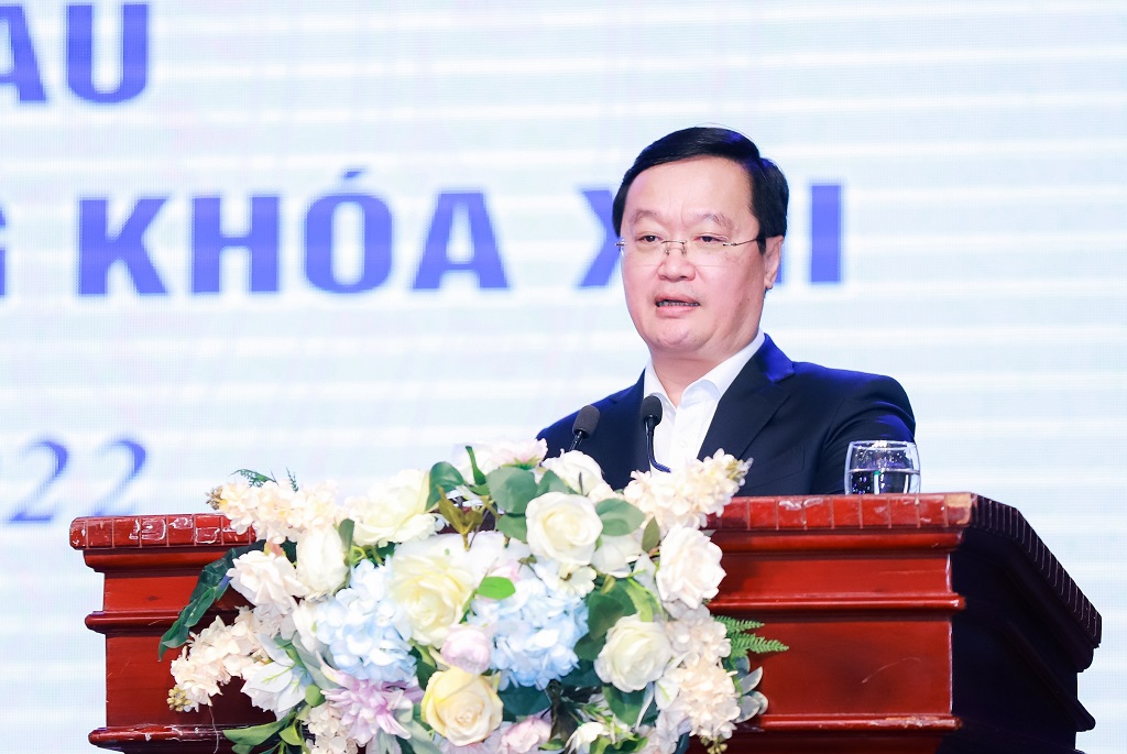 Thay mặt Ban Thường vụ Tỉnh ủy, đồng chí Nguyễn Đức Trung - Phó Bí thư Tỉnh ủy, Chủ tịch UBND tỉnh thông báo nhanh kết quả Hội nghị Trung ương 6, khóa XIII