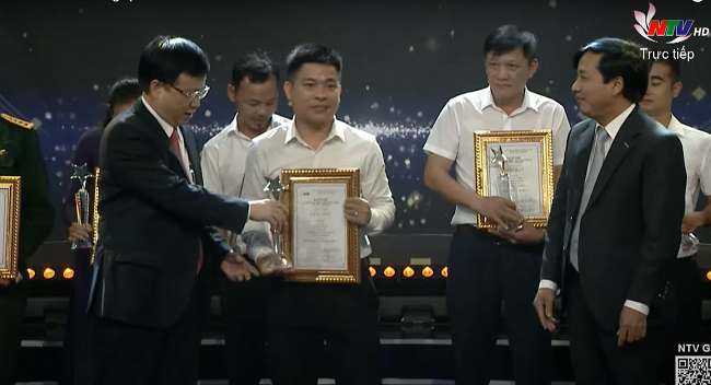 Công an tỉnh Nghệ An đạt 01 giải Bạc với phóng sự truyền hình “Đo” sự hài lòng ở bộ phận một cửa Công an cấp xã của nhóm tác giả Bình Minh - Văn Hậu (Phòng Tham mưu) - Ảnh: Truyền hình Nghệ An