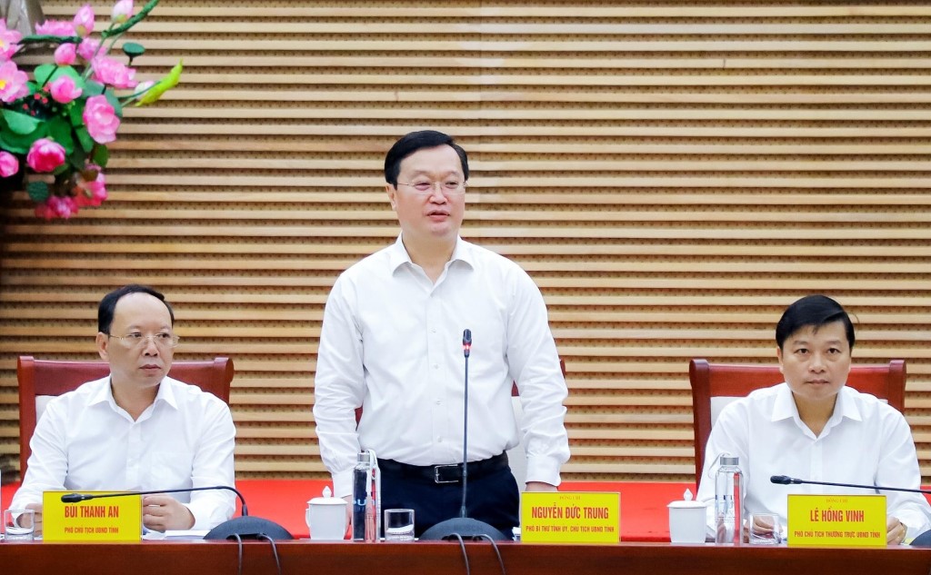 Chủ tịch UBND tỉnh Nguyễn Đức Trung kết luận các nội dung trong phiên họp
