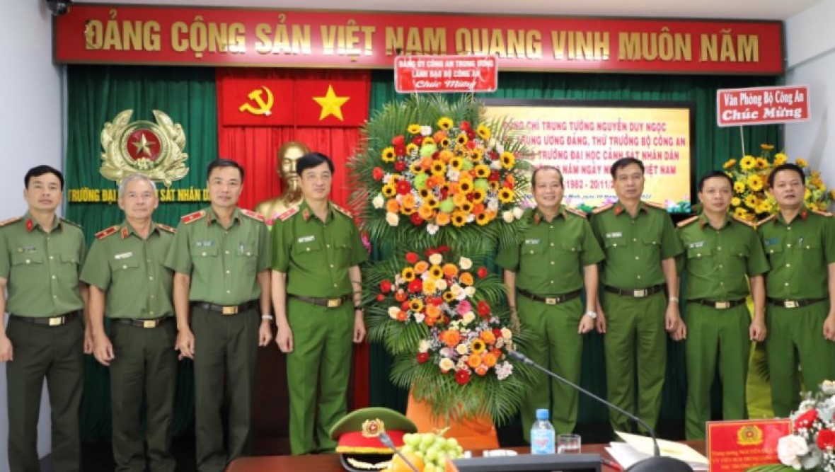 Thứ trưởng Nguyễn Duy Ngọc chúc mừng các Nhà giáo Công an nhân dân