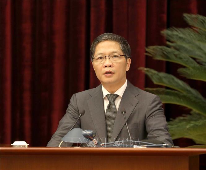Đồng chí Trần Tuấn Anh, Ủy viên Bộ Chính trị, Trưởng Ban Kinh tế Trung ương trình bày báo cáo tại Hội nghị. Ảnh: TTXVN