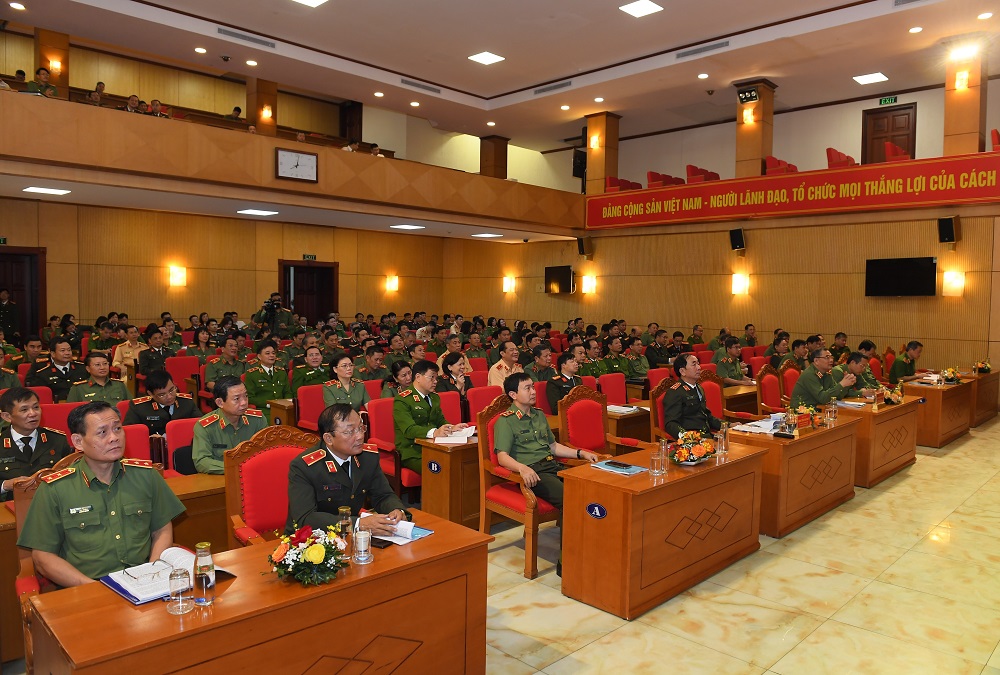 Các đại biểu dự tại điểm cầu Đảng ủy Công an Trung ương. 