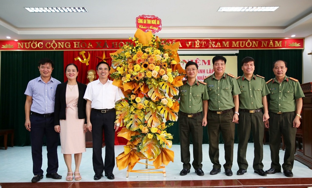 Công an tỉnh Nghệ An chúc mừng 92 năm Ngày truyền thống MTTQ Việt Nam