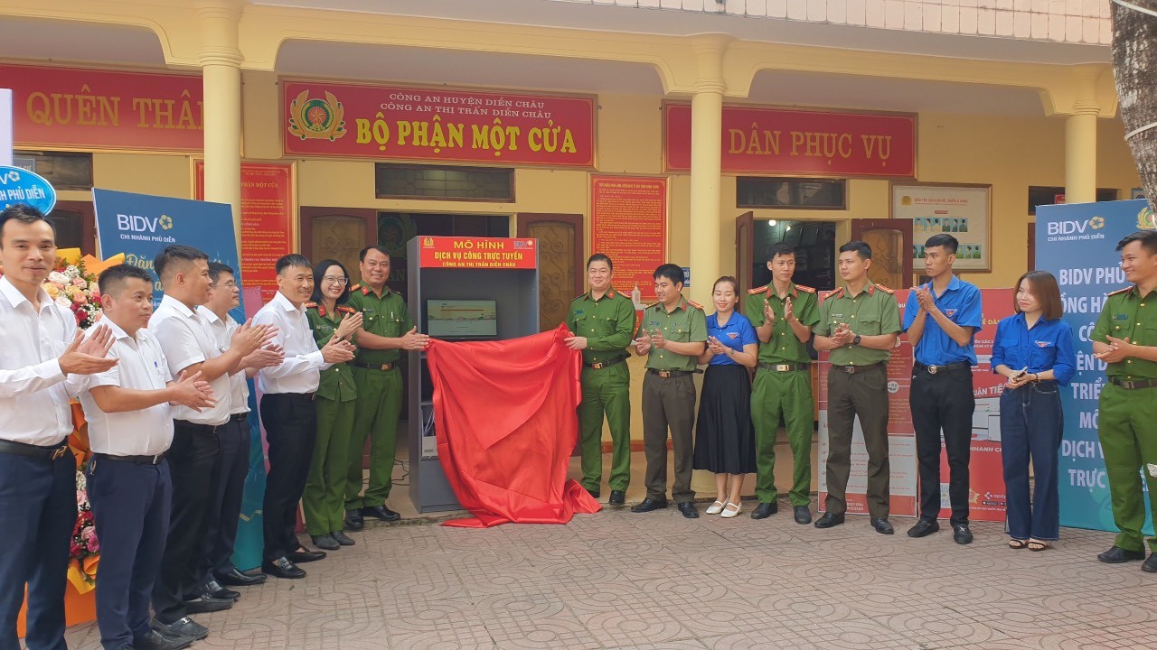 Ra mắt mô hình 'Dịch vụ công trực tuyến'