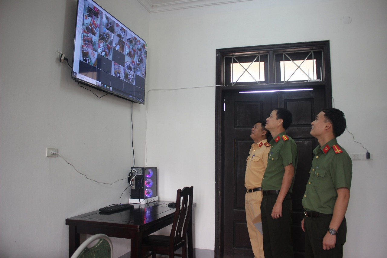 Kiểm tra việc lắp đặt hệ thống camera giám sát tại Bộ phận một cửa Công an các xã, phường, thị trấn ở Công an một số địa phương