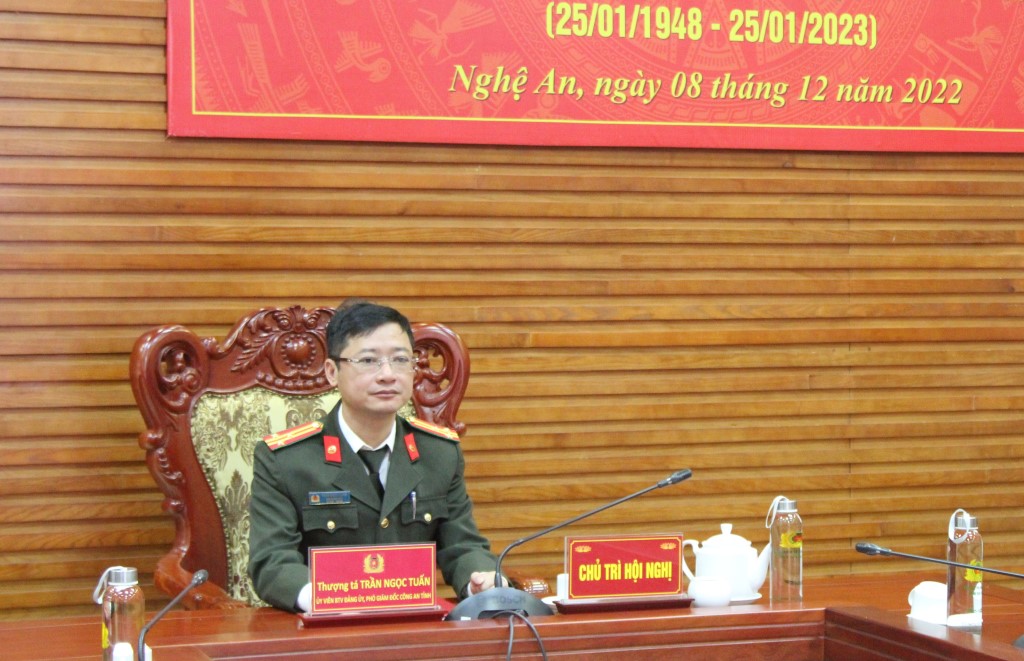 Đồng chí Thượng tá Trần Ngọc Tuấn - Phó Giám đốc Công an tỉnh chủ trì điểm cầu Công an Nghệ An
