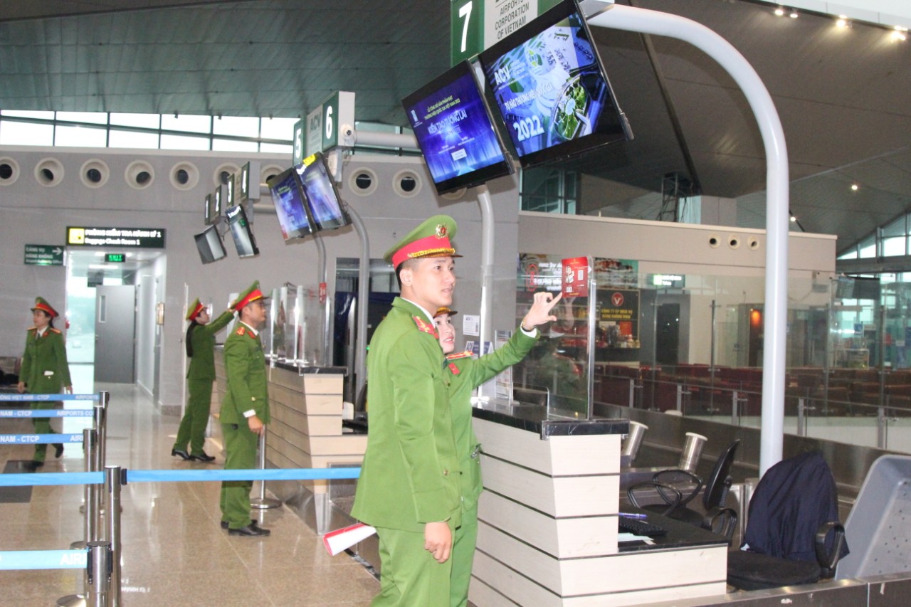 Tại Cảng hàng không Vinh