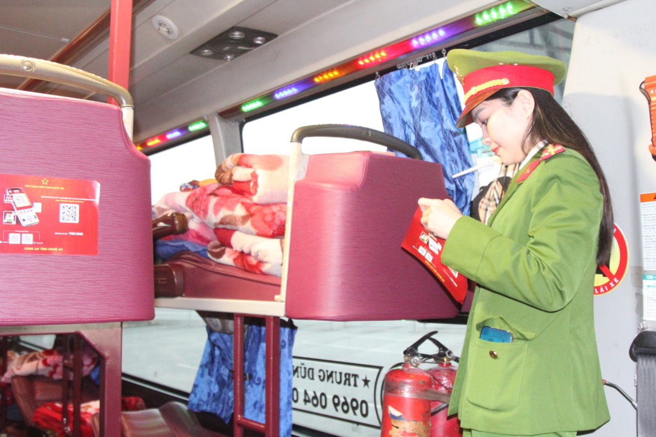 …trên xe giường nằm