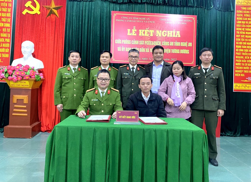 Lễ ký kết giữa hai đơn vị nhằm thể hiện sự phối hợp trong việc thực hiện nhân rộng Đề án “Xã biên giới sạch về ma tuý”;