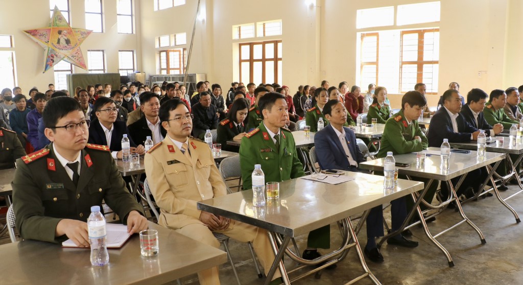 Các đại biểu và đông đảo người dân đã có mặt tại Lễ kết nghĩa
