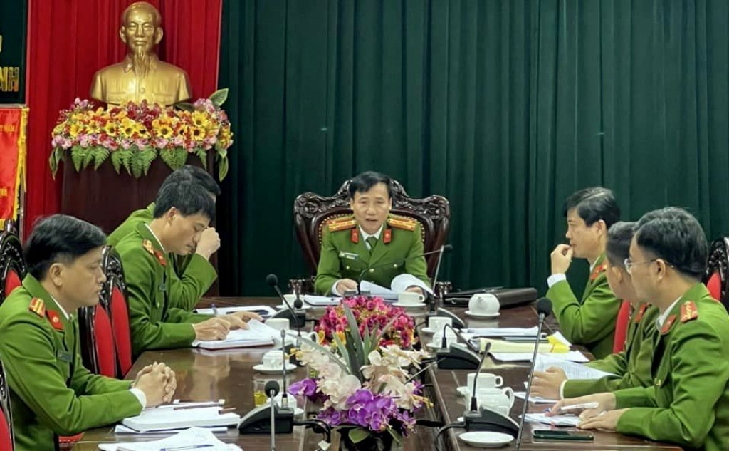 Đoàn công tác do Đồng chí Đại tá Nguyễn Duy Thanh - Phó Giám đốc Công an tỉnh làm Trưởng đoàn tiến hành kiểm tra nội dung thực hiện đợt cao điểm tổng rà soát, kiểm tra an toàn phòng cháy, chữa cháy tại Công an thành phố Vinh