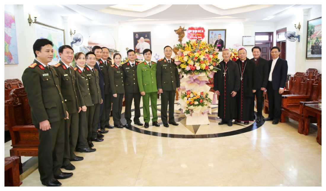 Chúc mừng Tòa Giám mục Giáo phận Vinh nhân Lễ Giáng sinh 2022