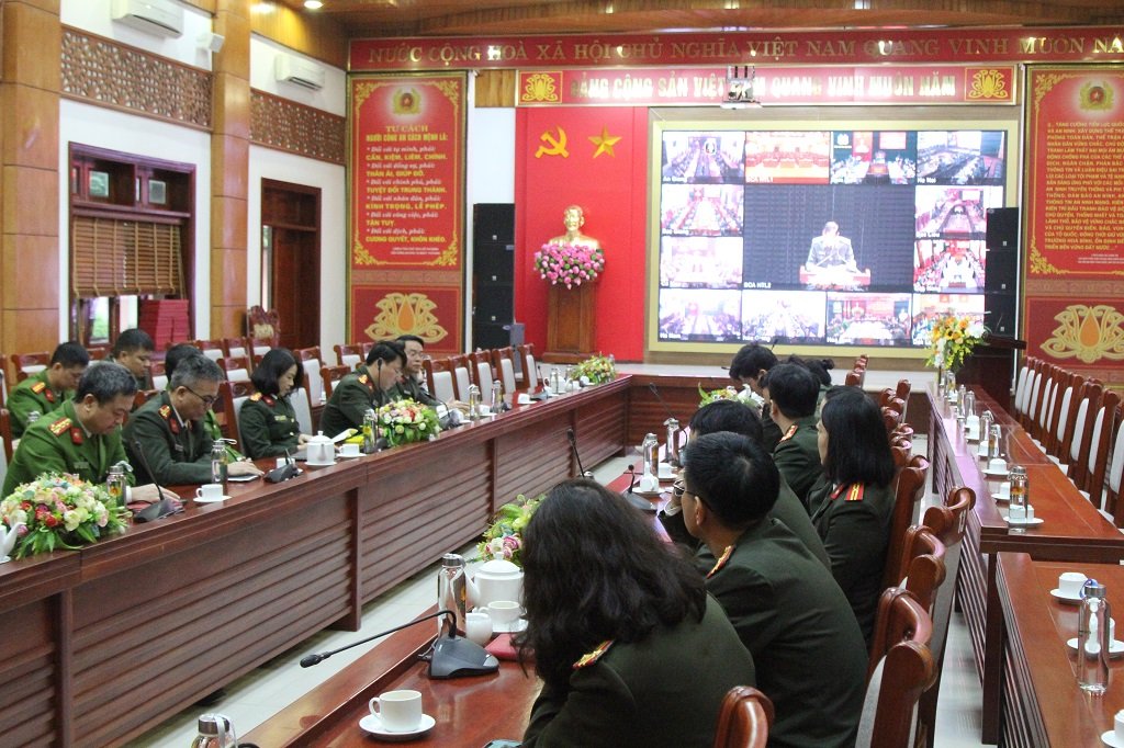 Hội nghị được tổ chức theo hình thức trực tuyến từ hội trường Bộ Công an đến 63 điểm cầu Công an các đơn vị, địa phương