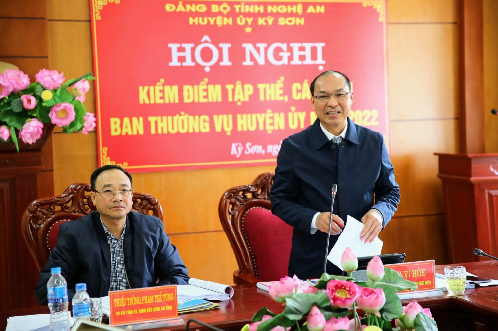 Đồng chí Vi Hòe - Tỉnh ủy viên, Bí thư Huyện ủy, Chủ tịch HĐND huyện Kỳ Sơn cảm ơn Tỉnh ủy, HĐND, UBND, các Sở, Ban, ngành, đặc biệt là đồng chí Thiếu tướng Phạm Thế Tùng đã luôn quan tâm, tạo điều kiện để huyện Kỳ Sơn thực hiện thắng lợi các mục tiêu, nhiệm vụ chính trị năm 2022