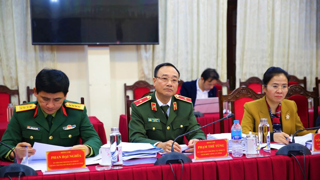 Đồng chí Thiếu tướng Phạm Thế Tùng, Ủy viên Ban Thường vụ Tỉnh ủy, Giám đốc Công an tỉnh tại phiên họp