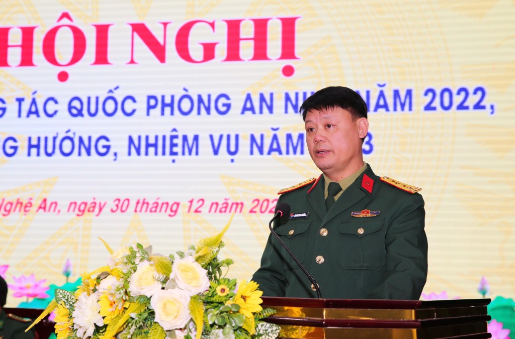 Đồng chí Đại tá Hoàng Duy Chiến, Phó Tham mưu trưởng Quân khu 4 phát biểu