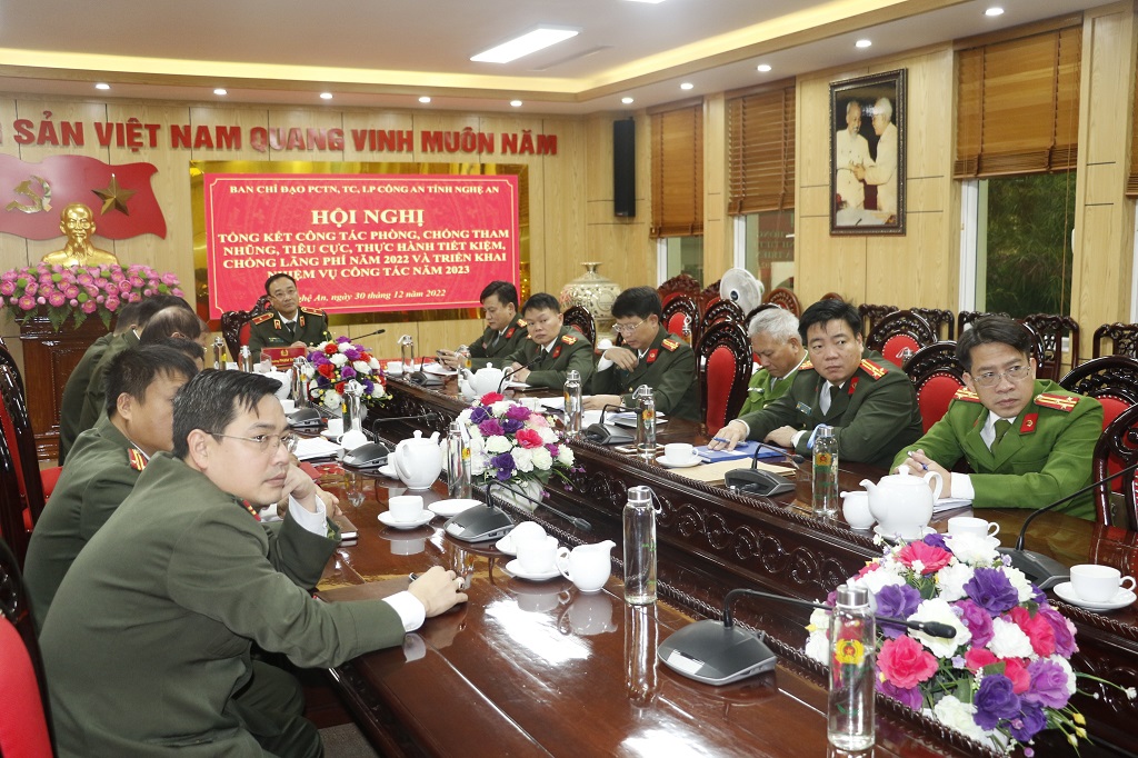 Các đại biểu tham dự điểm cầu tại Công an Nghệ An