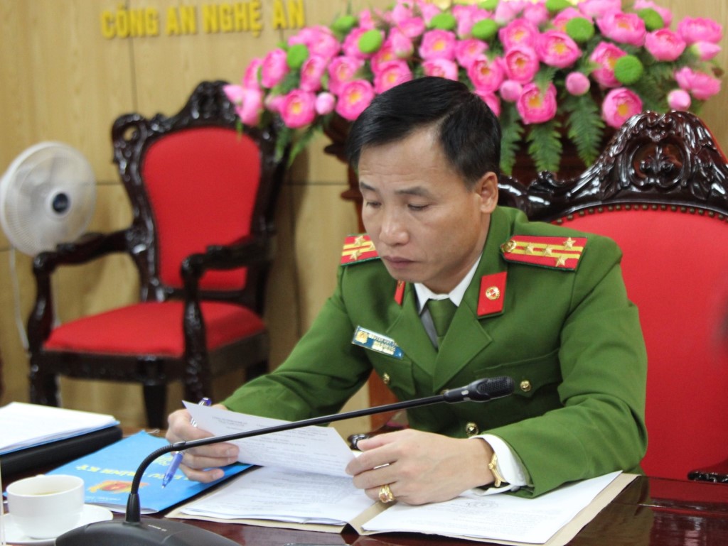 Đồng chí Đại tá Nguyễn Duy Thanh, Phó Giám đốc Công an tỉnh chủ trì tại điểm cầu Công an tỉnh Nghệ An