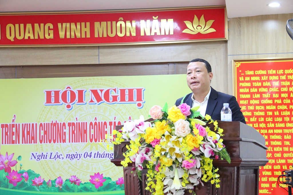 Đồng chí Phạm Hồng Quang – Bí thư Huyện ủy Nghi Lộc phát biểu tại Hội nghị