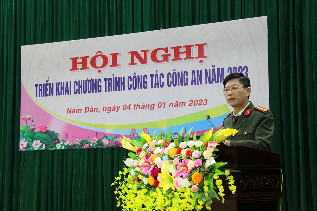 Đồng chí Đại tá Lê Văn Thái - Phó Giám đốc Công an tỉnh phát biểu chỉ đạo tại Hội nghị