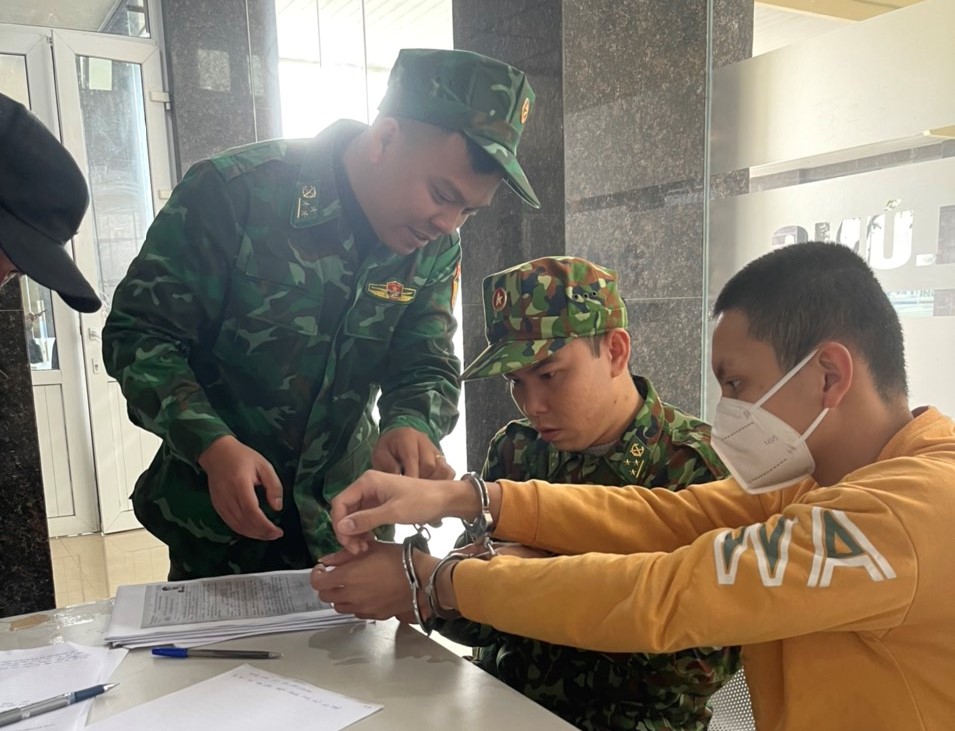 Công an huyện Quế Phong phối hợp với Đồn Biên phòng Tà Lùng (Cao Bằng) bắt giữ thành công Hà Đức Minh, đảm bảo tuyệt đối an toàn