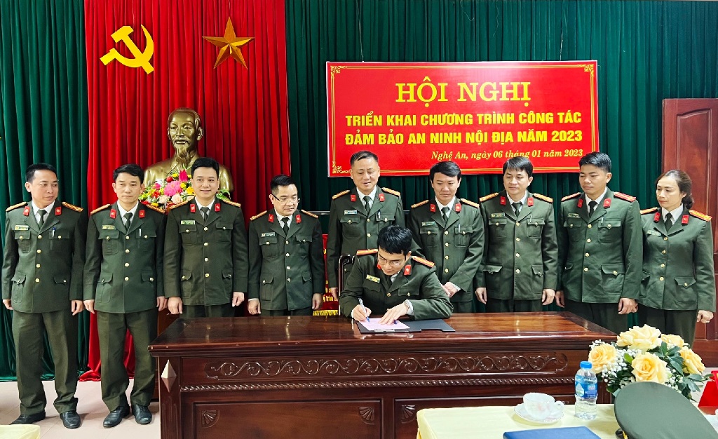 Ký cam kết thực hiện phong trào thi đua “Vì an ninh Tổ quốc” năm 2023