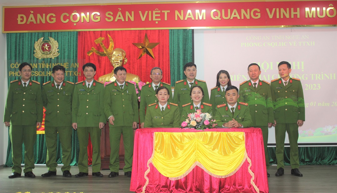 Các đội công tác ký cam kết thực hiện phong trào thi đua năm 2023