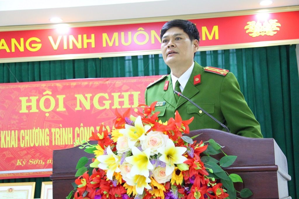Đồng chí Thượng tá  Tô Văn Hậu - Trưởng Công an huyện Kỳ Sơn phát biểu tại Hội nghị