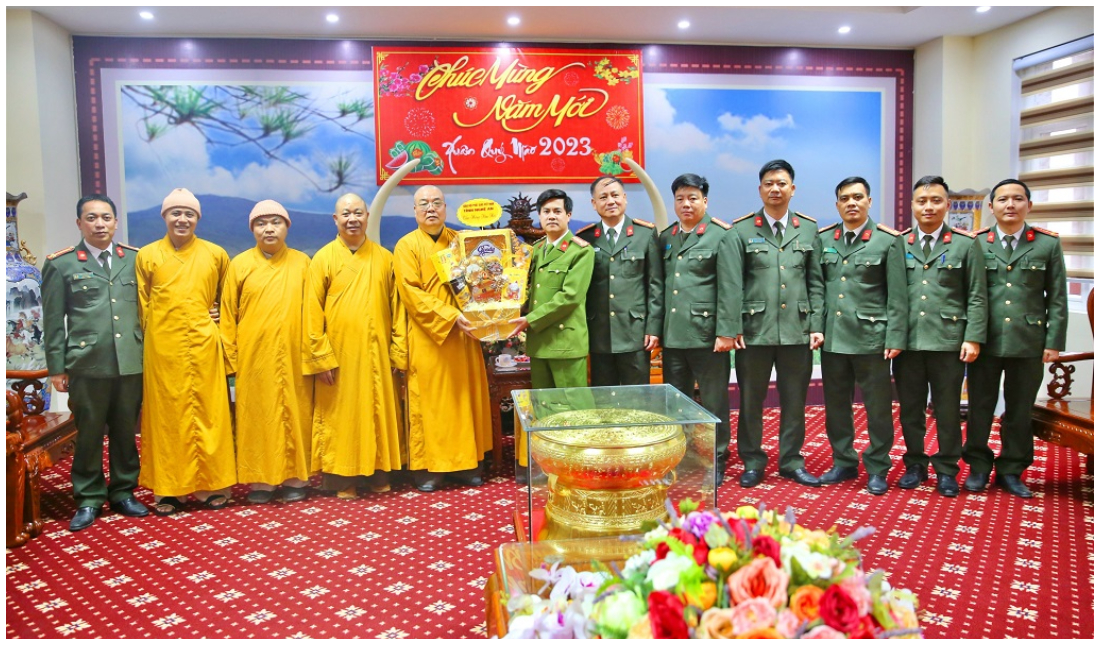 Giáo hội Phật giáo Việt Nam tỉnh Nghệ An chúc mừng năm mới Công an tỉnh Nghệ An