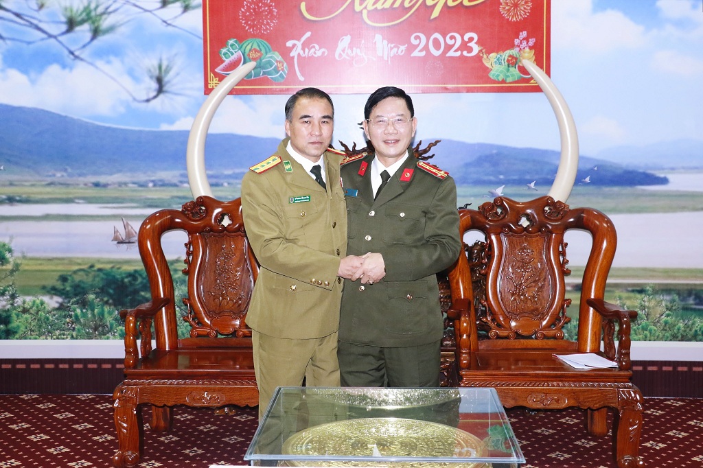 Đoàn công tác Công an tỉnh Hủa Phăn sang thăm, tặng quà và chúc mừng tỉnh Nghệ An nhân dịp chuẩn bị đón Tết Nguyên đán Quý Mão 2023