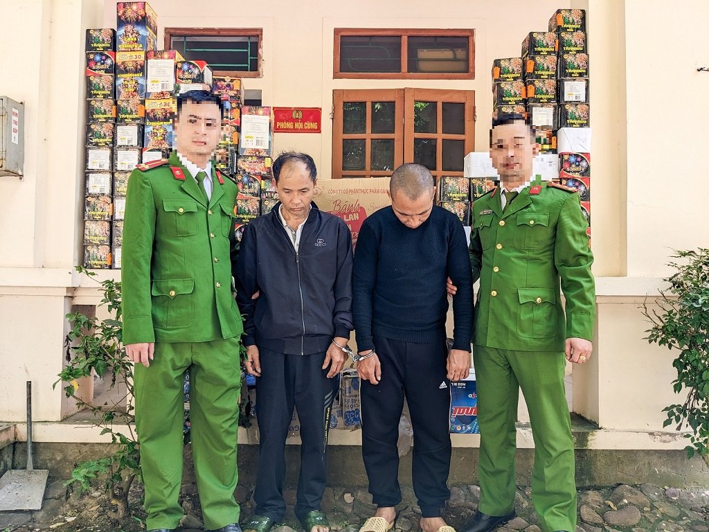 02 đối tượng Nguyễn Thái Đại và Nguyễn Đình Đỉnh cùng tang vật tại cơ quan Công an