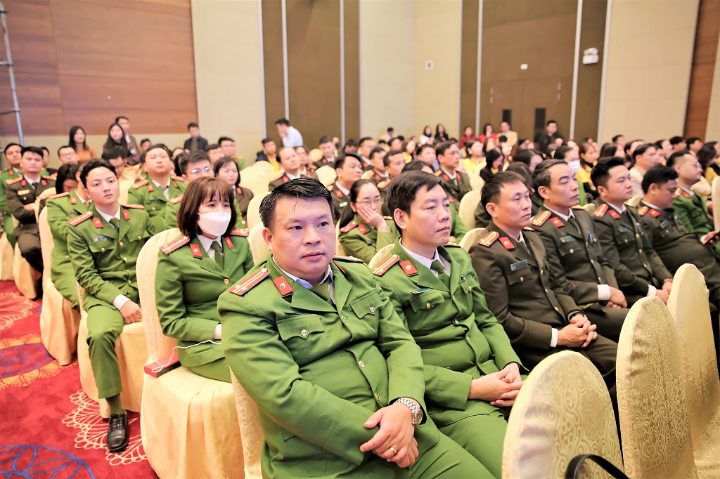 Đông đảo cán bộ, chiến sỹ Công an Nghệ An tham dự chương trình
