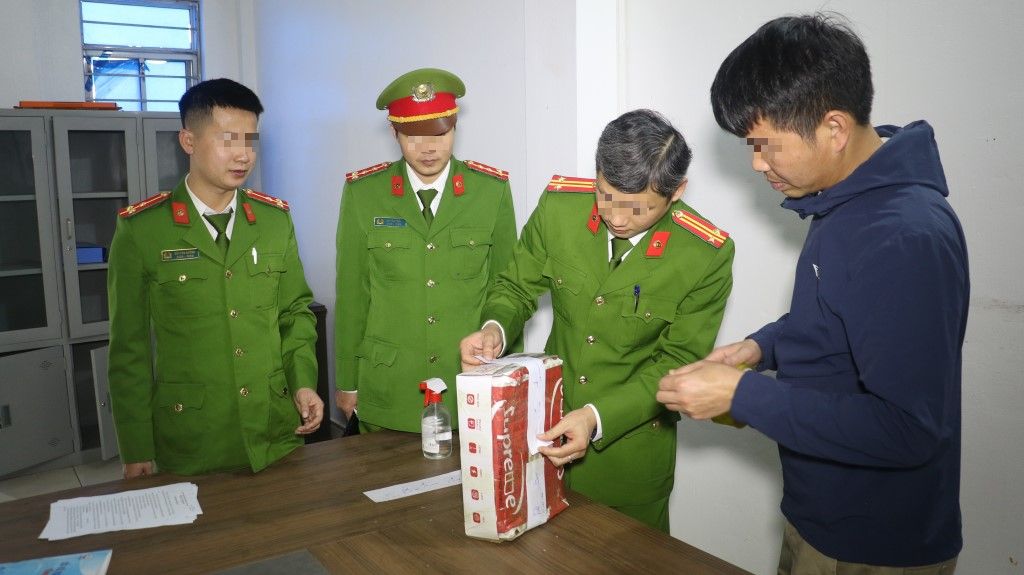 Cơ quan Công an tiến hành tạm giữ các hồ sơ, tài liệu phục vụ công tác điều tra