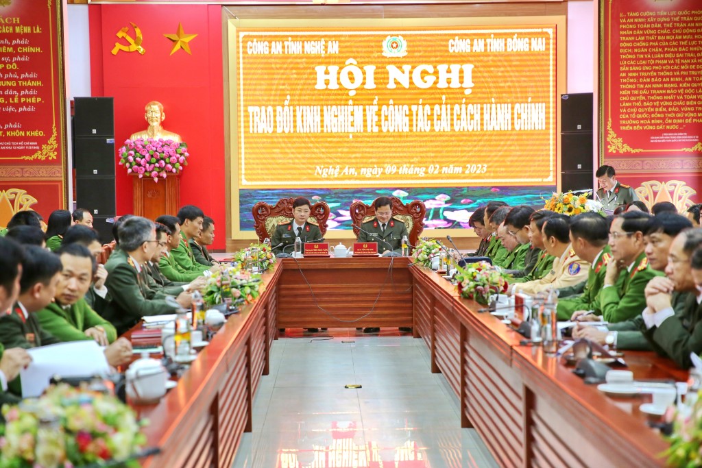 Đoàn công tác Công an tỉnh Đồng Nai và Công an tỉnh Nghệ An trao đổi kinh nghiệm về công tác CCHC