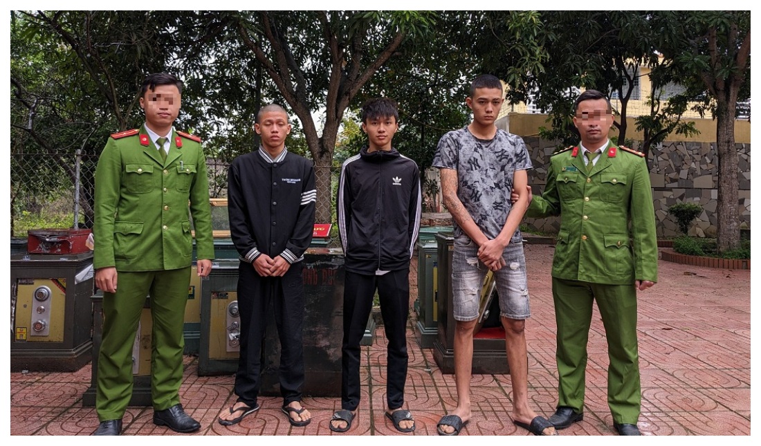 Bắt nhóm đối tượng trộm két sắt tại đền, chùa, nhà thờ