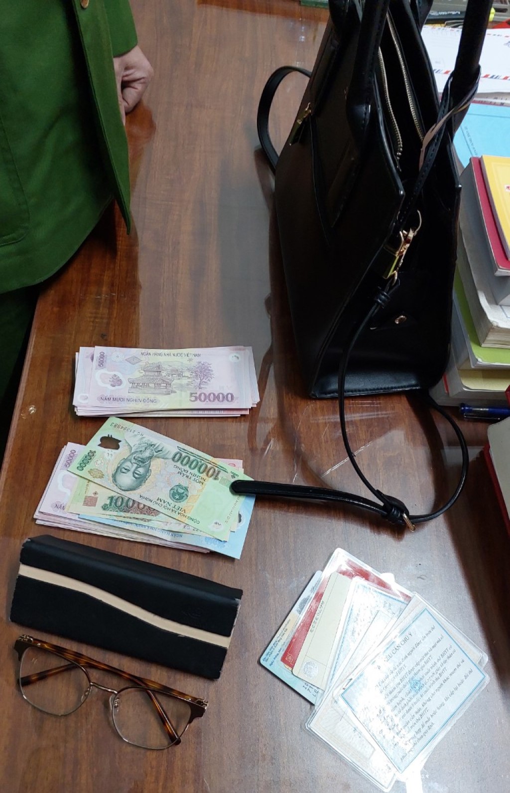 Tang vật vụ án