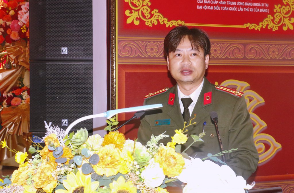 Lãnh đạo Phòng Công tác đảng và công tác chính trị đọc Thư chúc mừng của đồng chí Thiếu tướng Phạm Thế Tùng, Giám đốc Công an tỉnh gửi đến các thế hệ cán bộ, chiến sĩ lực lượng An ninh nội địa Công an Nghệ An