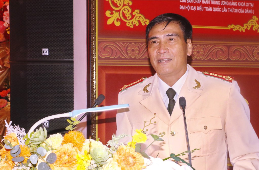 Đại diện các thế hệ lãnh đạo lực lượng An ninh nội địa qua các thời kỳ phát biểu tại buổi tọa đàm