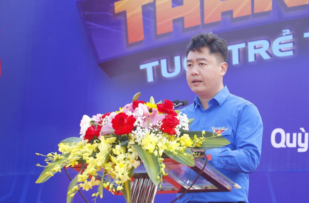 Đồng chí Lê Văn Lương - Ủy viên Ban Thường vụ Trung ương Đoàn, Bí thư Tỉnh đoàn phát biểu