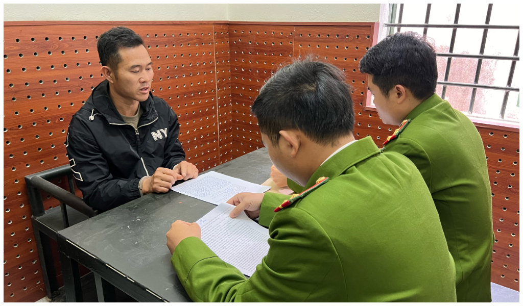 Bắt giữ đối tượng mua bán trái phép 2.000 viên ma túy tổng hợp