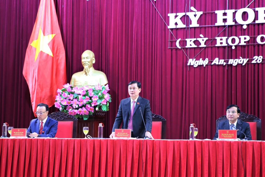 Các đồng chí chủ tọa kỳ họp
