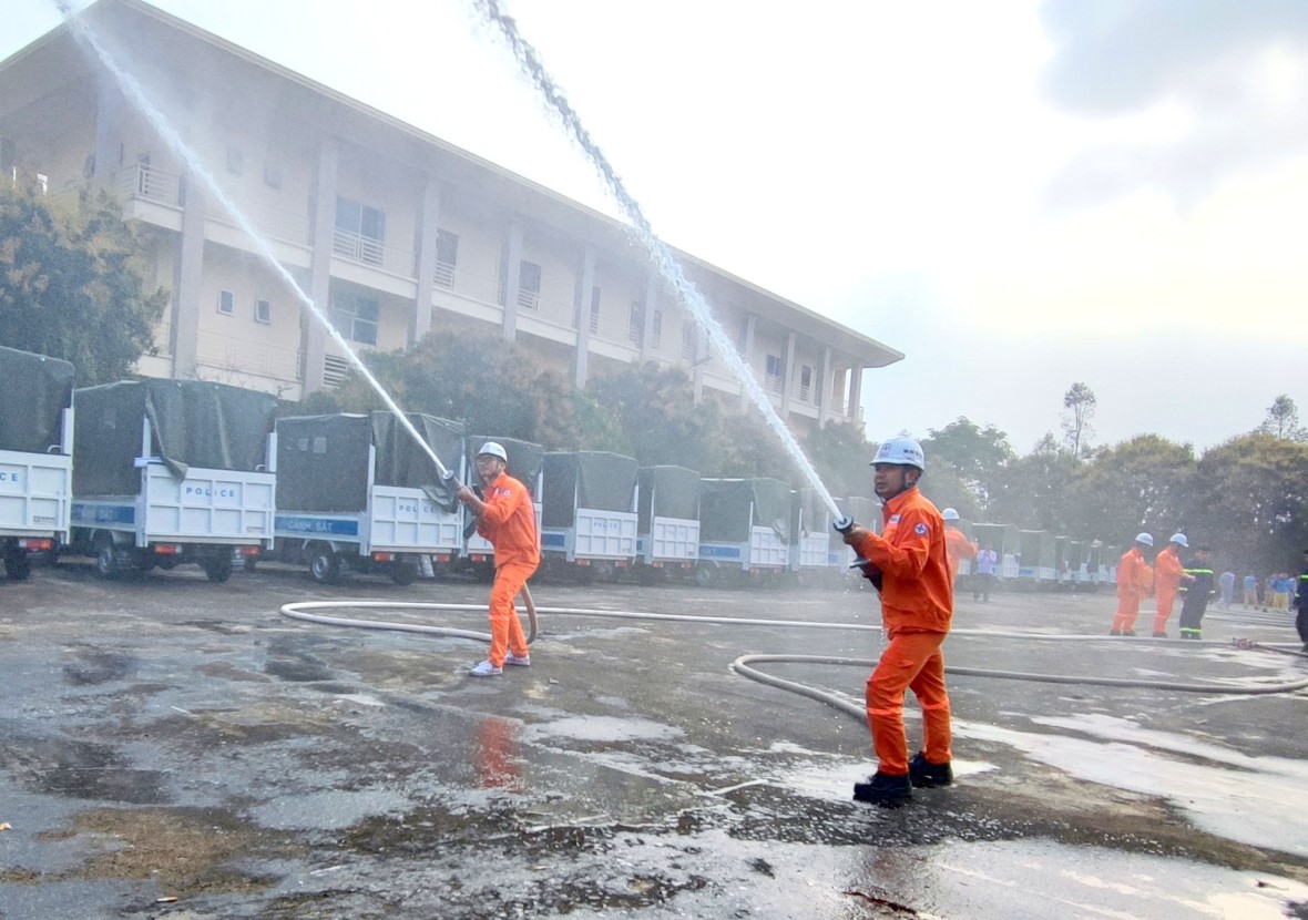 Huấn luyện nghiệp vụ cho lực lượng phòng cháy, chữa cháy chuyên ngành