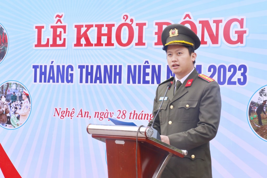 Đại diện Ban chấp hành Đoàn Thanh niên Công an tỉnh phát biểu tại buổi Lễ Khởi động “Tháng Thanh niên”