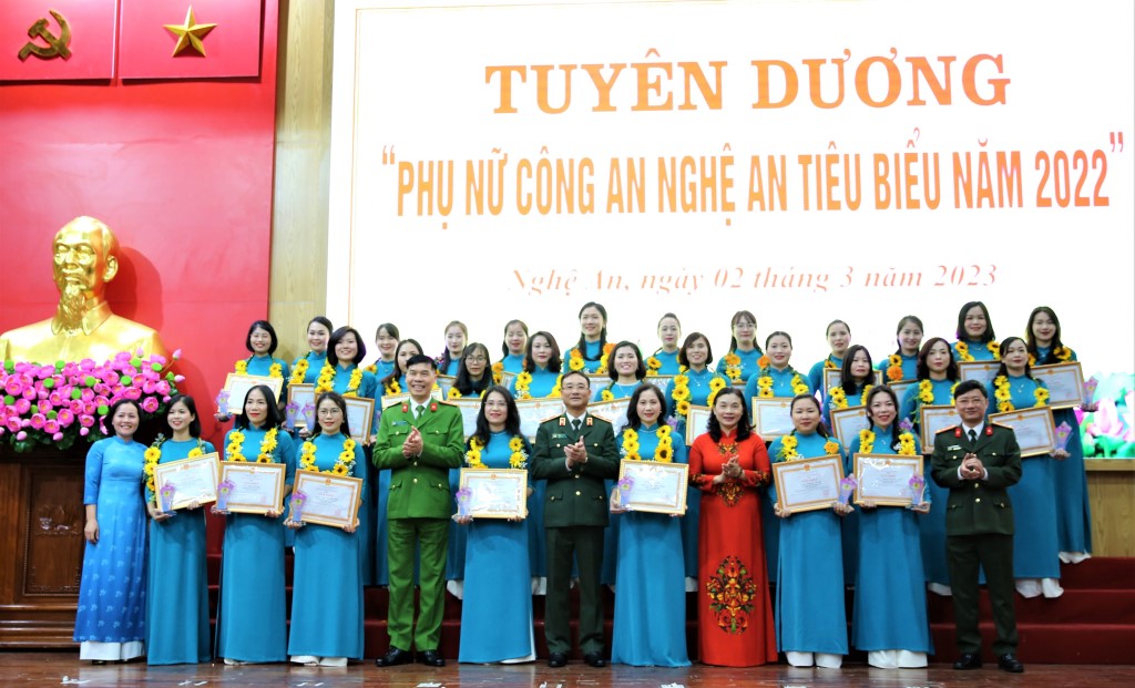 Tuyên dương 30 cán bộ nữ tiêu biểu trong các lĩnh vực công tác, chiến đấu, trong hoạt động công tác hội năm 2022