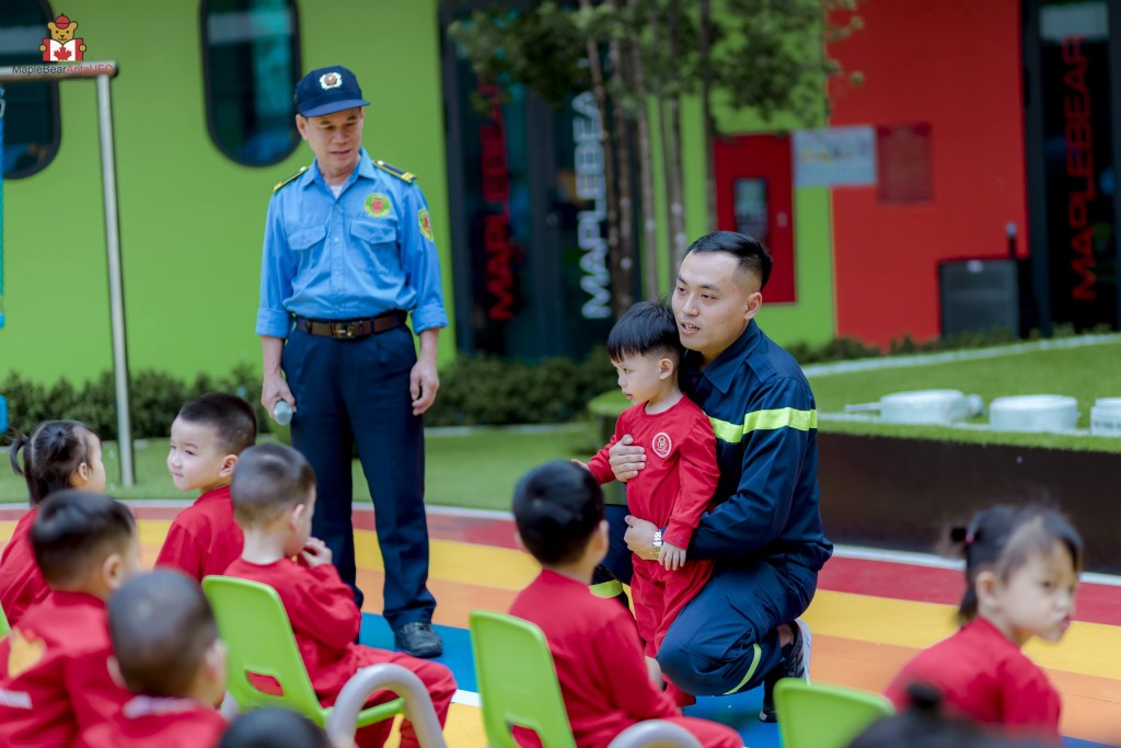 Hướng dẫn giáo viên cùng các em học sinh một số kỹ năng sơ, cấp cứu người bị nạn