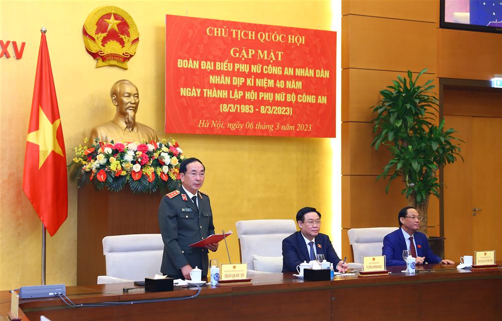 Thứ trưởng Trần Quốc Tỏ phát biểu tại buổi gặp mặt.