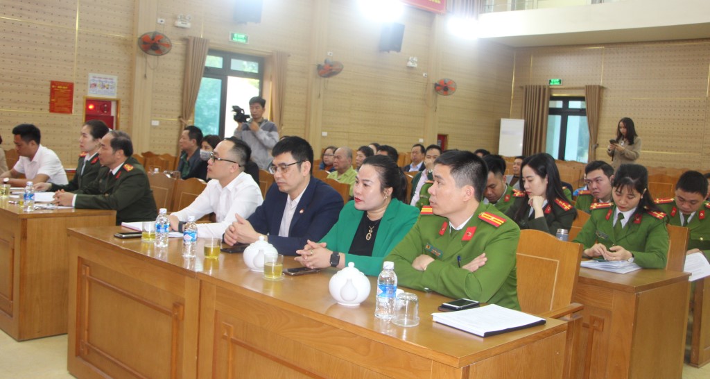Các đại biểu tham dự buổi lễ
