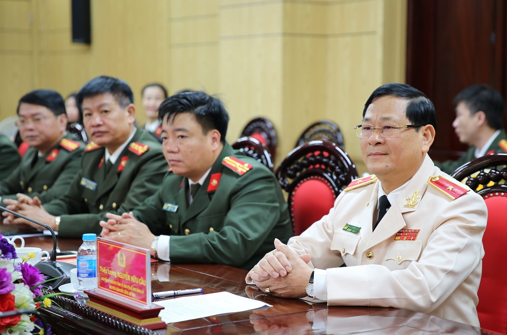 Các đại biểu tham dự buổi lễ